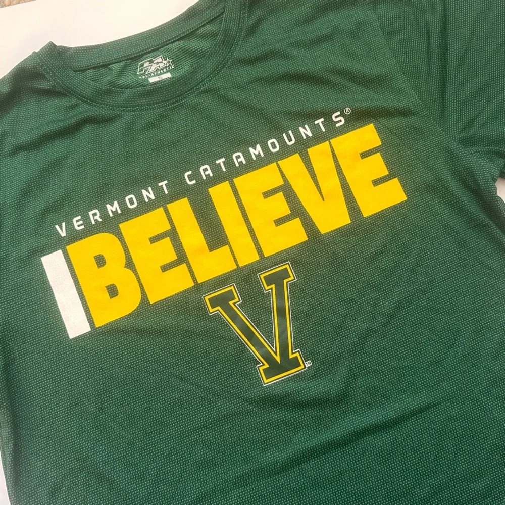 Pel Athletic Vermont Catamounts Believe T-Shirt Mens Small Green UVM Performance